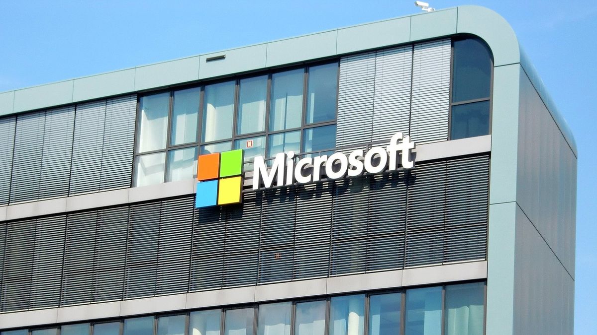 Majitel Dotykačky posiluje pozice u Microsoftu, koupil další IT firmu